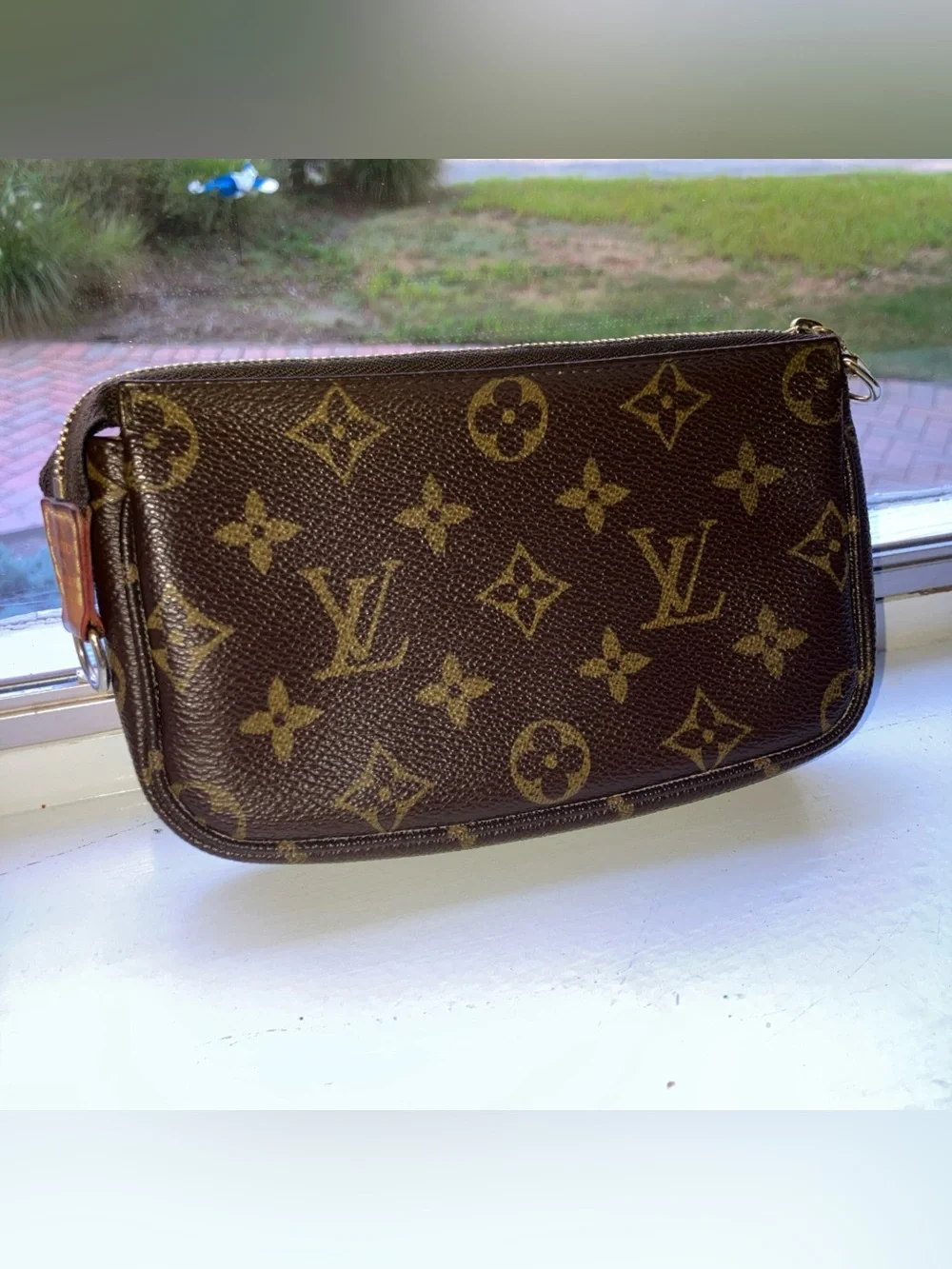 Louis Vuitton Monogram Canvas Petit Bucket Pochette Pouch